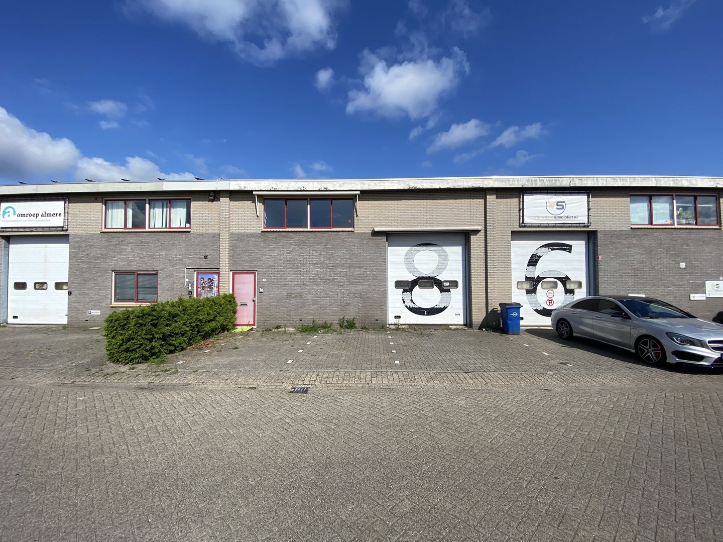 Bekijk foto 1 van Josephine Bakerstraat 8