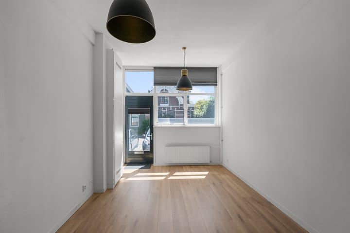 Photo 2 of Zeemansstraat 24-E