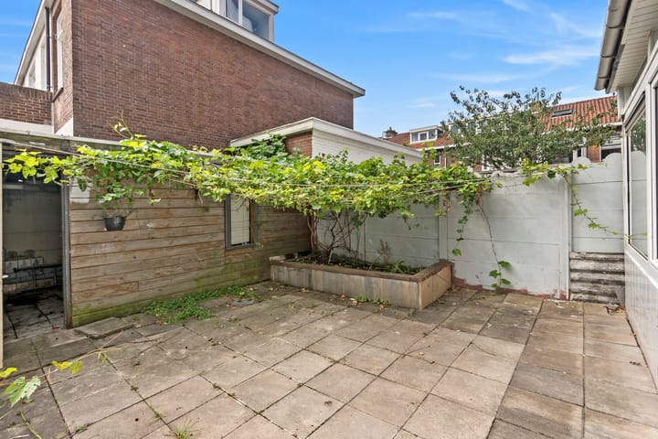 Photo 2 of Van der Hoopstraat 1