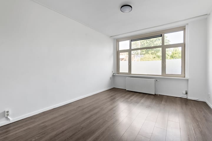 Photo 3 of Van der Hoopstraat 1