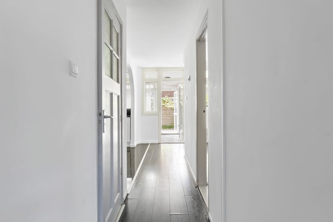 Photo 11 of Van der Hoopstraat 1