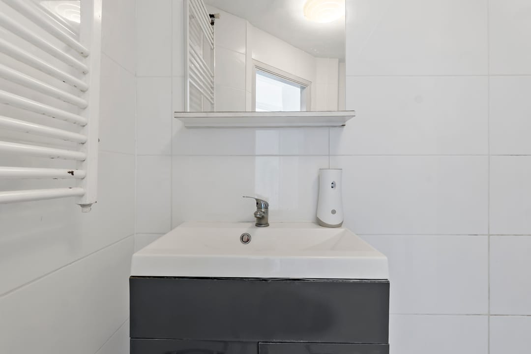 Photo 13 of Van der Hoopstraat 1