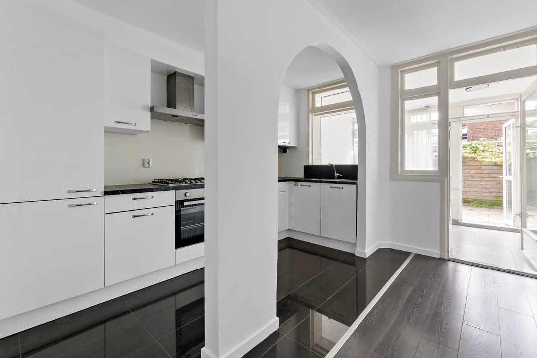 Photo 16 of Van der Hoopstraat 1