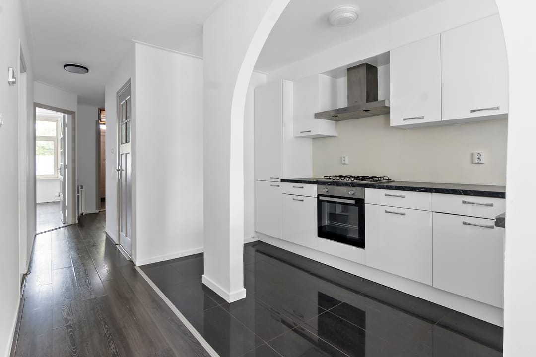 Photo 17 of Van der Hoopstraat 1