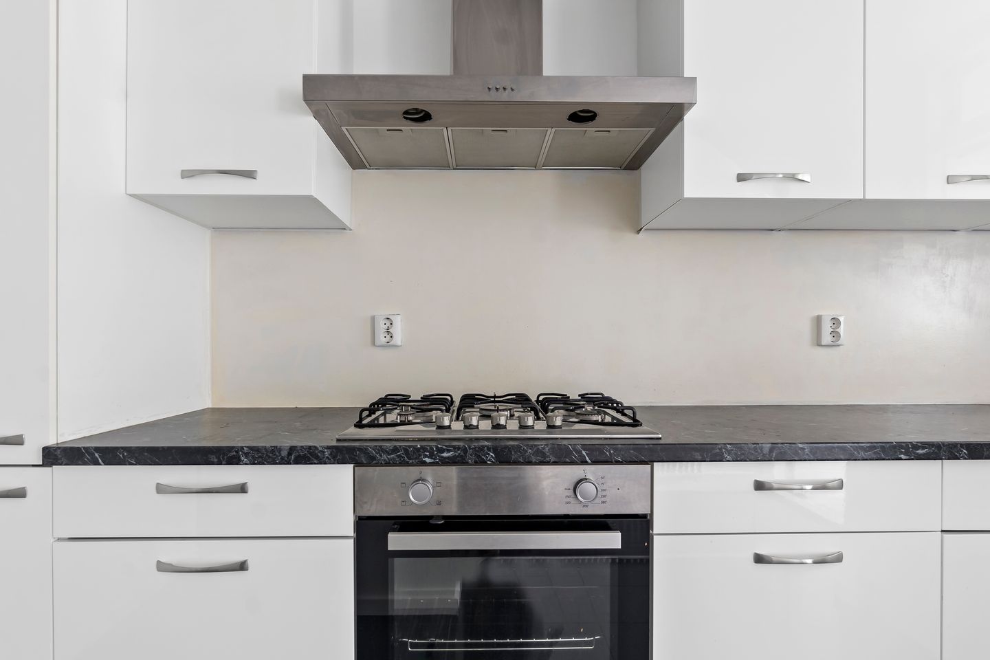 Photo 19 of Van der Hoopstraat 1