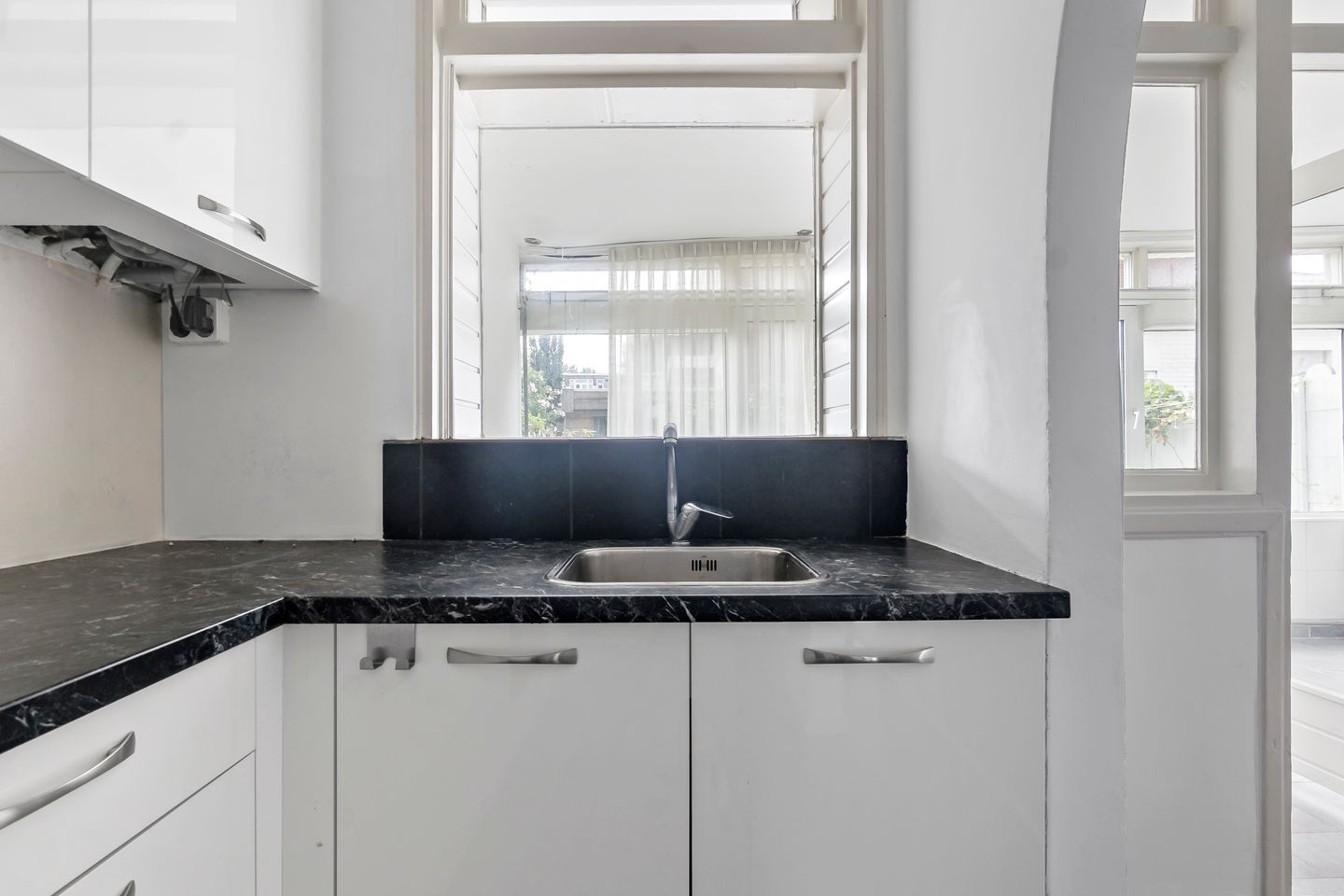 Photo 20 of Van der Hoopstraat 1