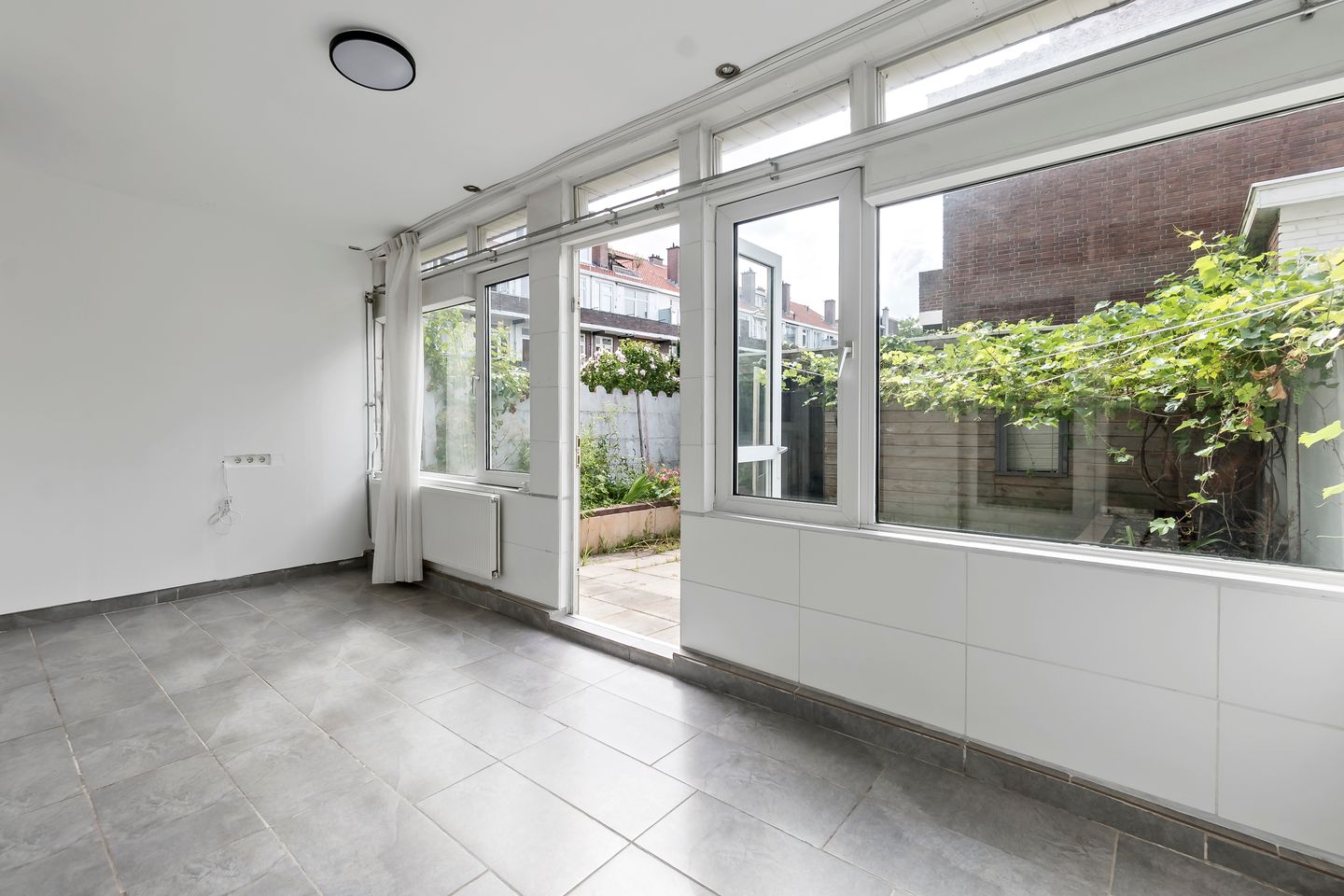 Photo 25 of Van der Hoopstraat 1