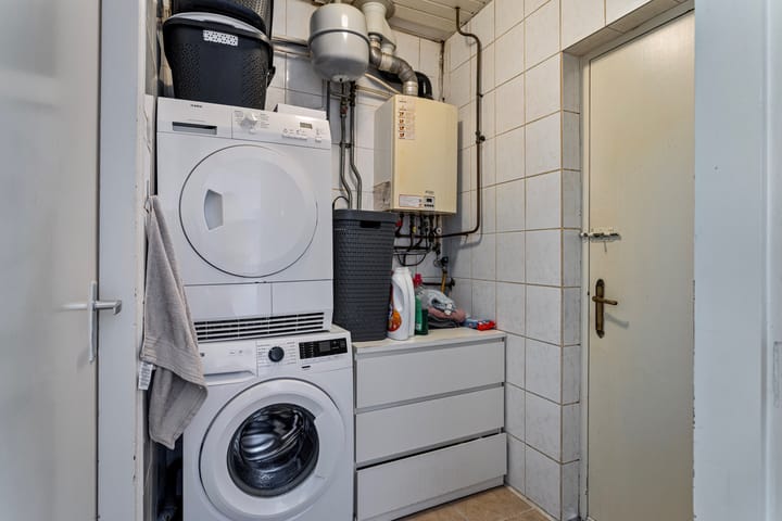 Photo 18 of De Ruyterstraat 80