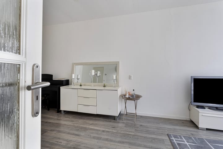 Photo 24 of De Ruyterstraat 80