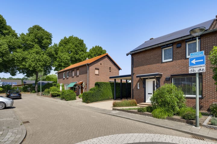 Photo 2 of Pastoor Pielsstraat 13