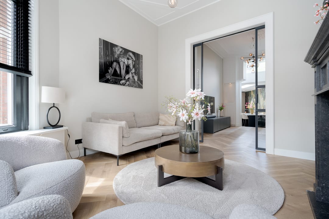 Photo 2 of Van Karnebeekstraat 84