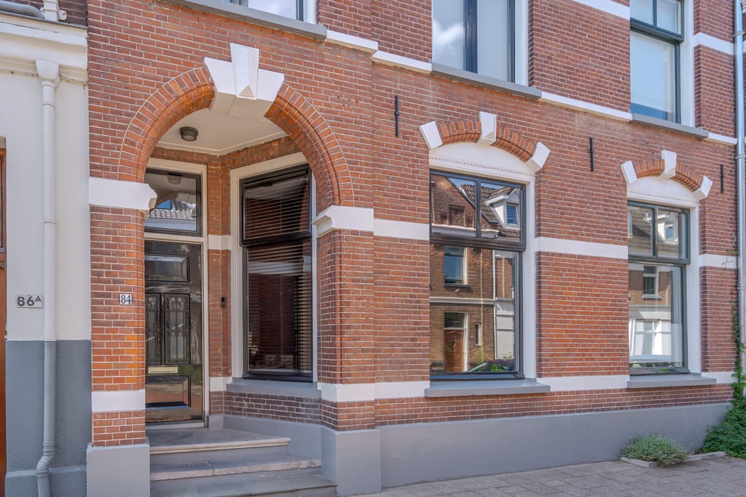 Photo 7 of Van Karnebeekstraat 84