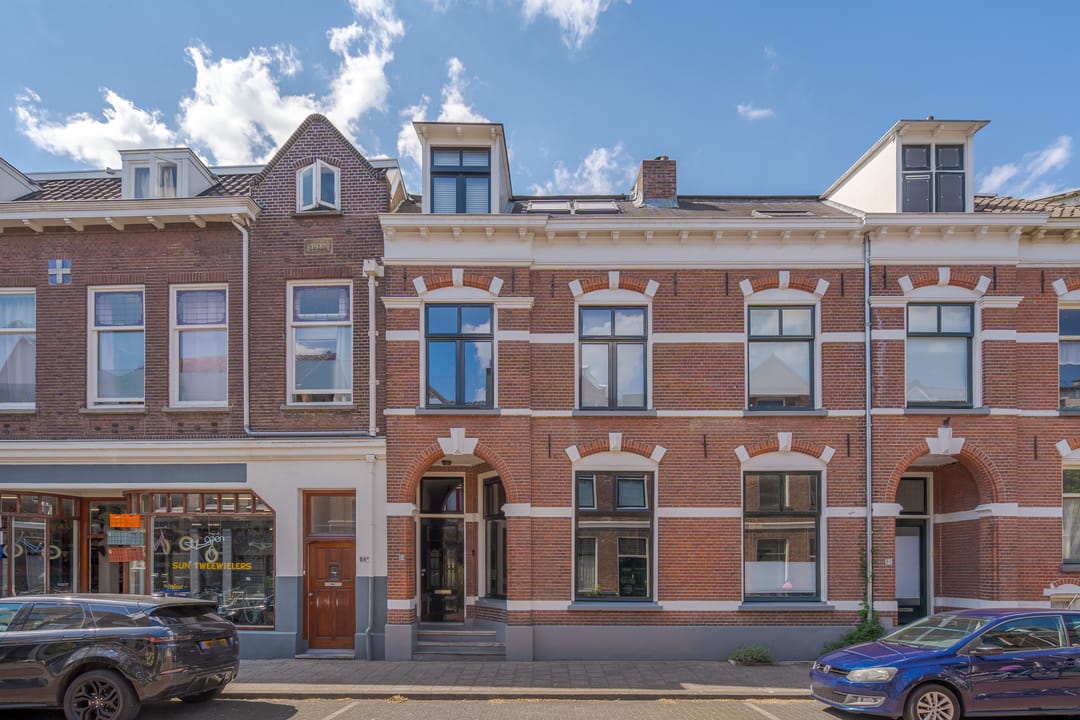 Photo 1 of Van Karnebeekstraat 84