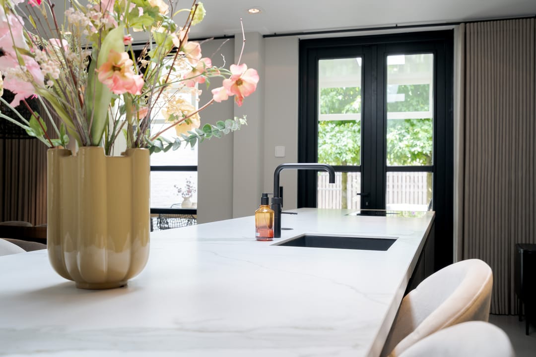 Photo 22 of Van Karnebeekstraat 84