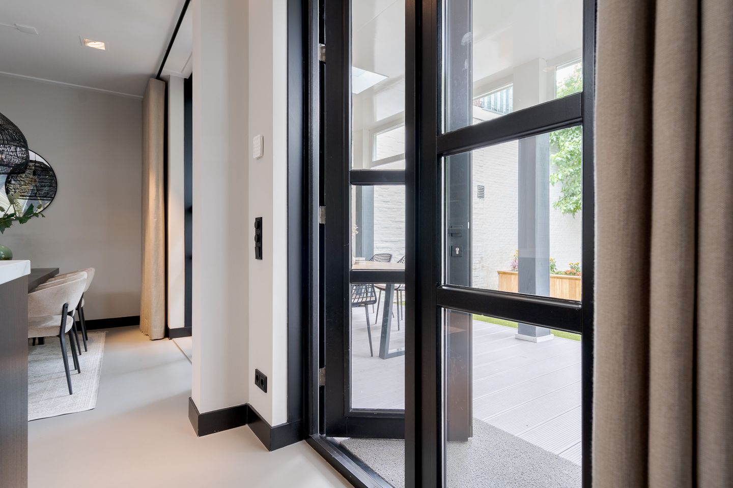 Photo 29 of Van Karnebeekstraat 84