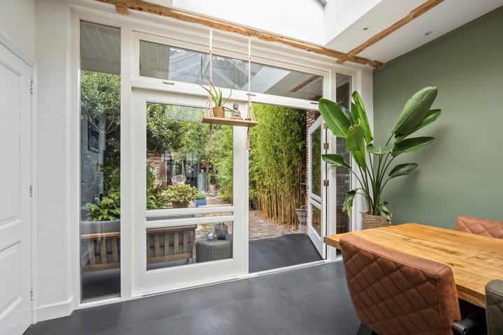 Photo 24 of Emmastraat 91