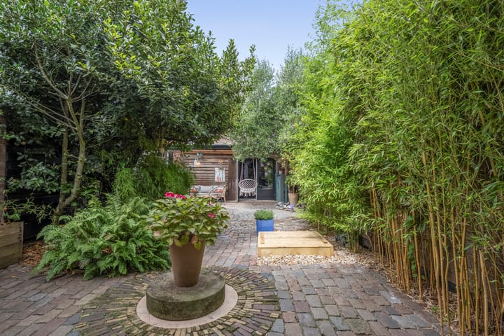 Photo 36 of Emmastraat 91