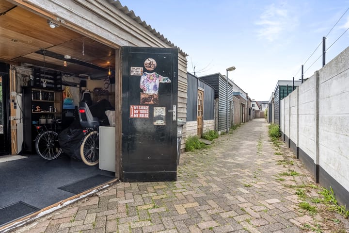 Photo 43 of Emmastraat 91