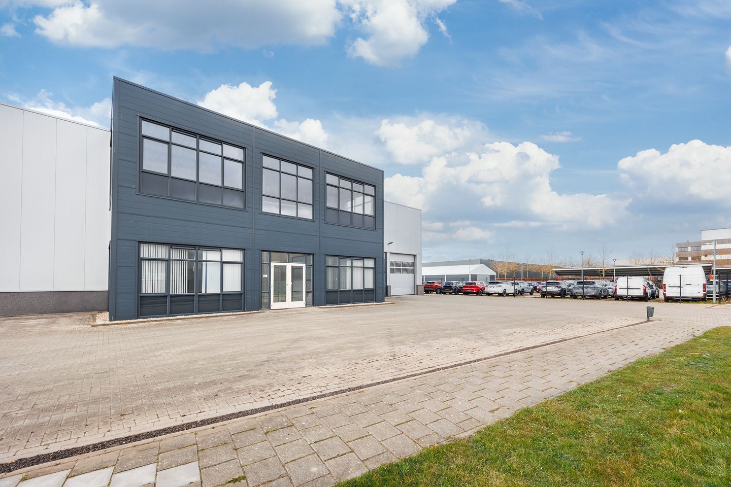 View photo 2 of Artemisweg 260