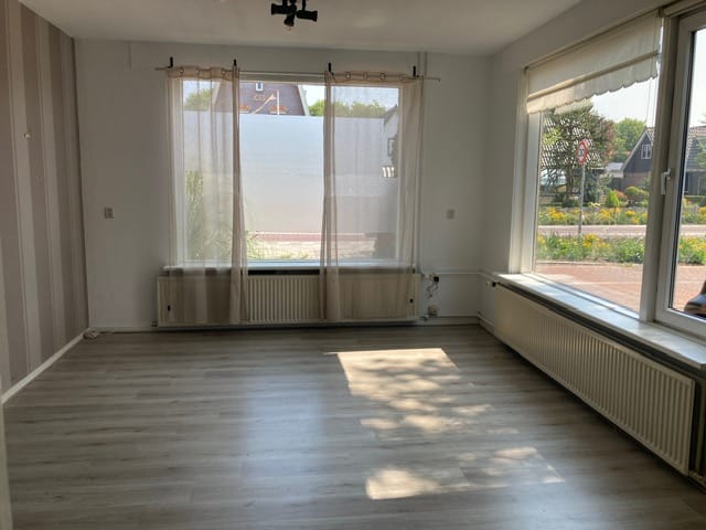 View photo 3 of Middenweg 267-271