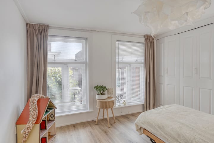 Photo 34 of Waldeckstraat 26