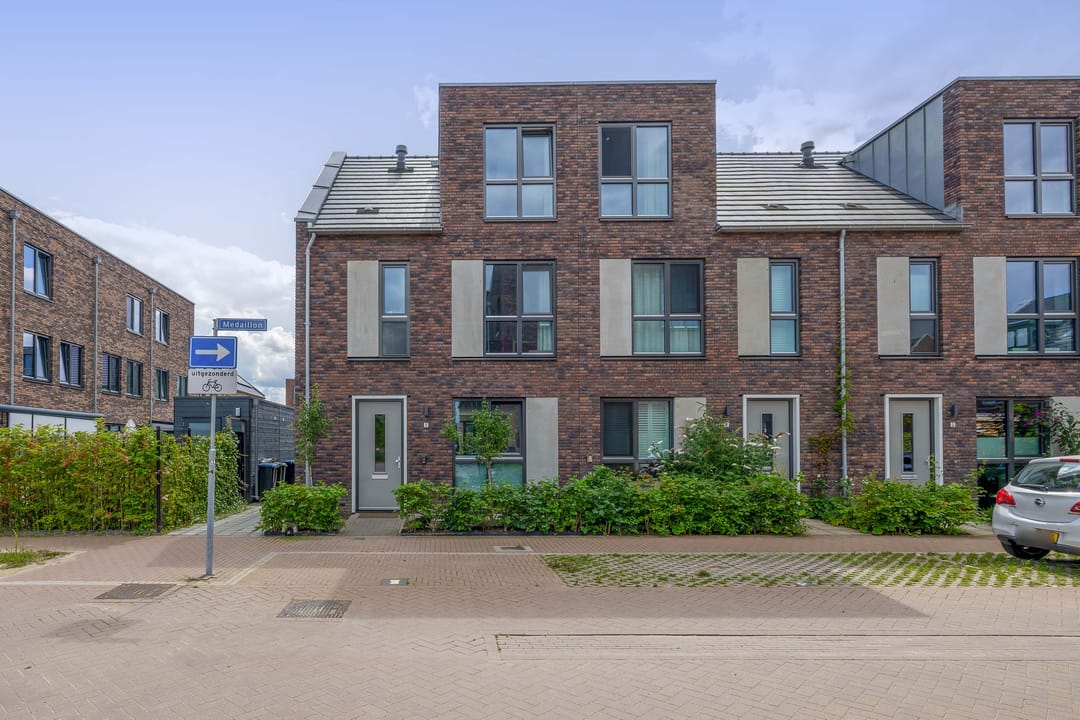 Foto 1 van Medaillon 1