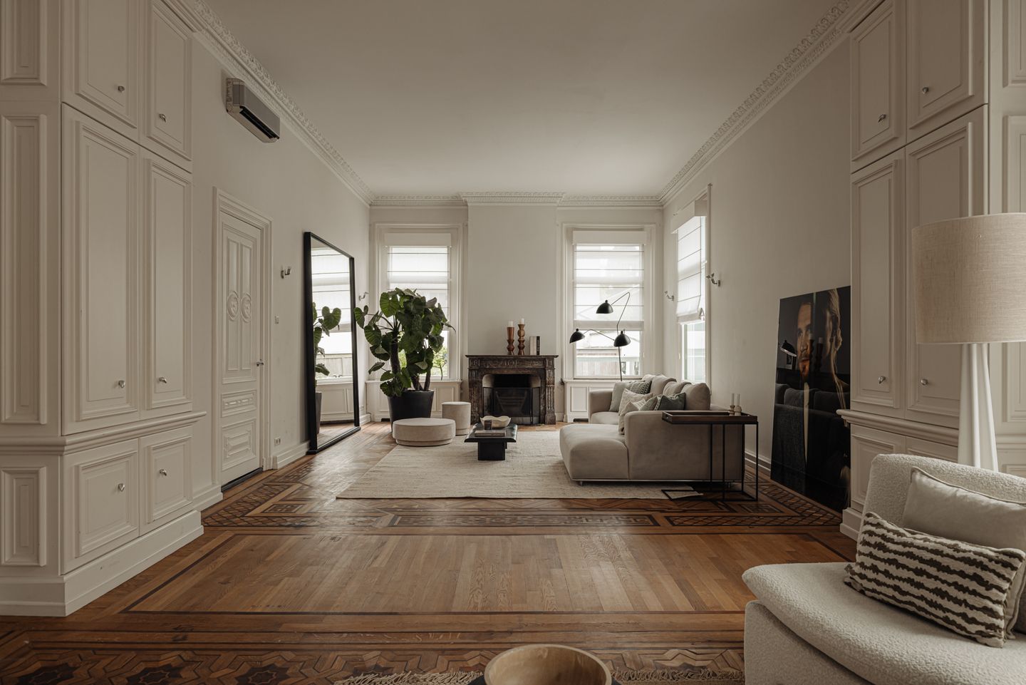 Photo 4 of Van Eeghenstraat 57