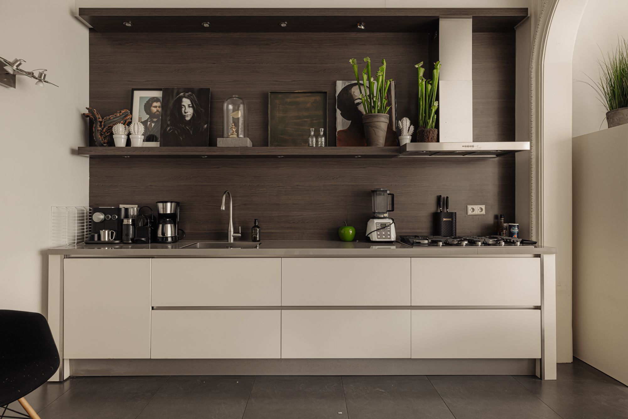 Photo 9 of Van Eeghenstraat 57
