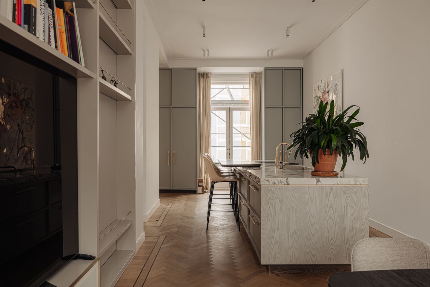 Photo 19 of Van Eeghenstraat 57