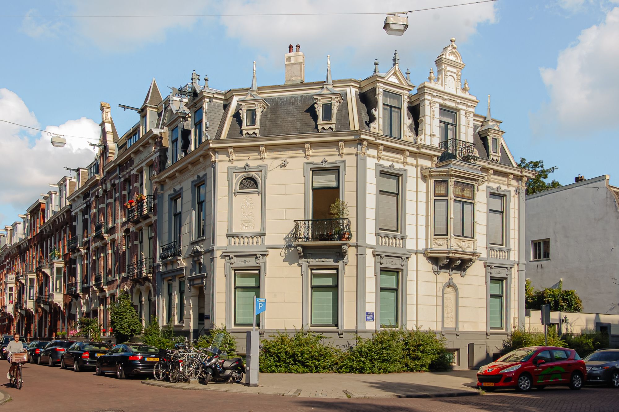 Photo 27 of Van Eeghenstraat 57