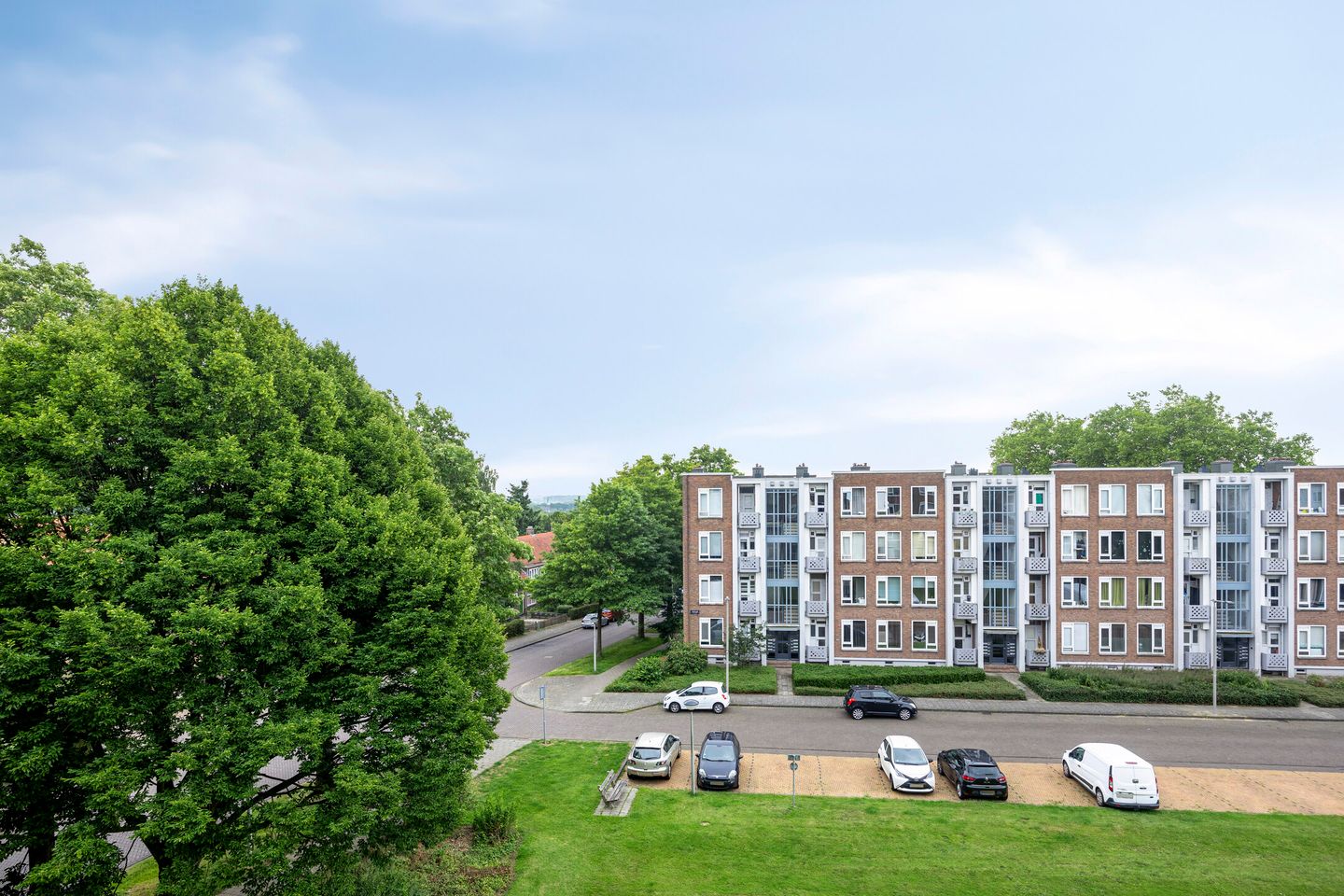 Foto 19 van Burgemeester Bloemersweg 42-3