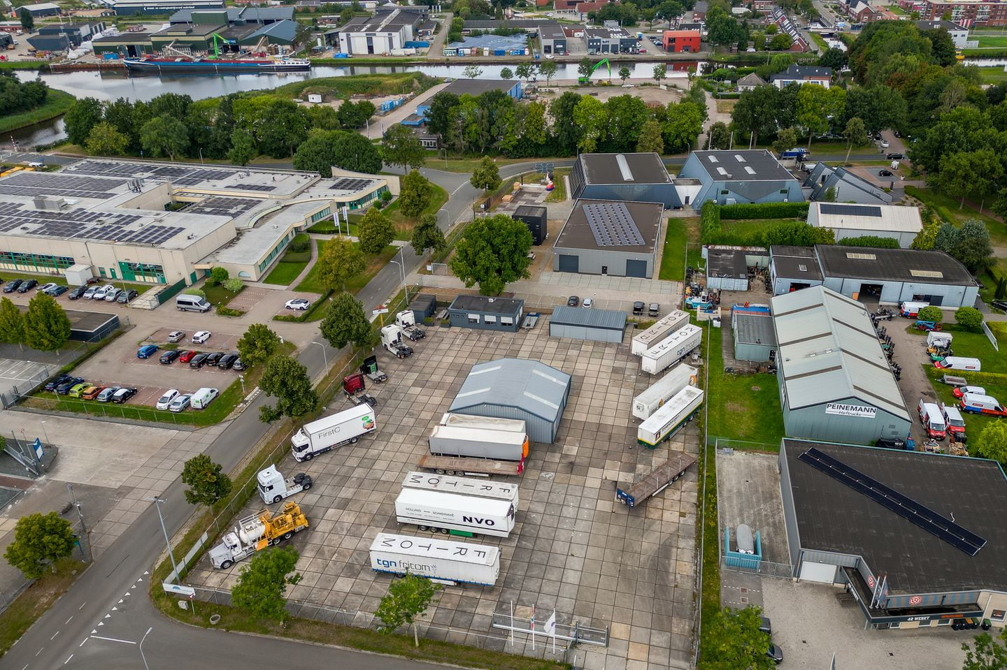 Bekijk foto 1 van Demeterlaan 11