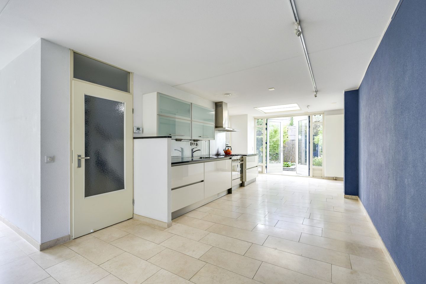 Foto 10 van Aartsbisschop Romerostraat 592