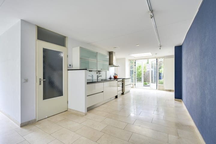 Foto 10 van Aartsbisschop Romerostraat 592