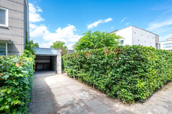 Foto 17 van Aartsbisschop Romerostraat 592