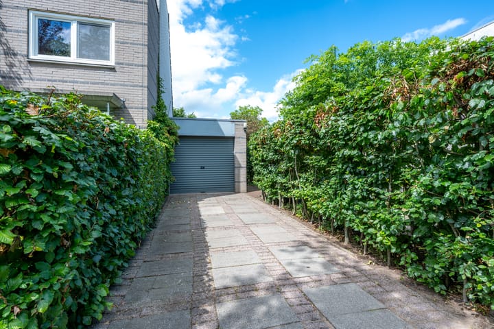 Foto 19 van Aartsbisschop Romerostraat 592