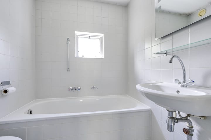 Foto 24 van Aartsbisschop Romerostraat 592