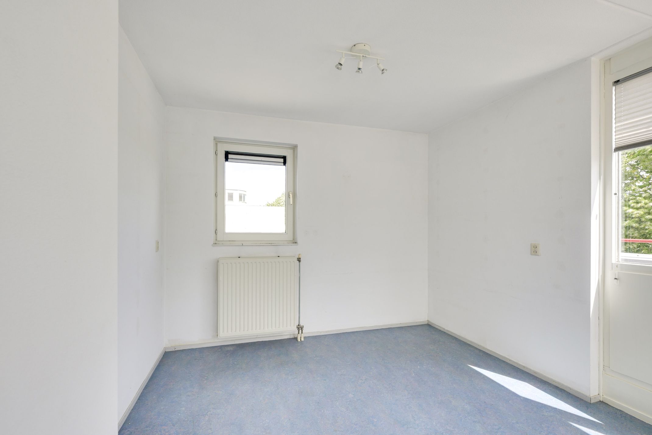 Foto 30 van Aartsbisschop Romerostraat 592