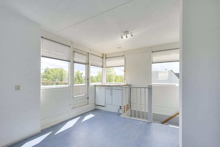 Foto 31 van Aartsbisschop Romerostraat 592