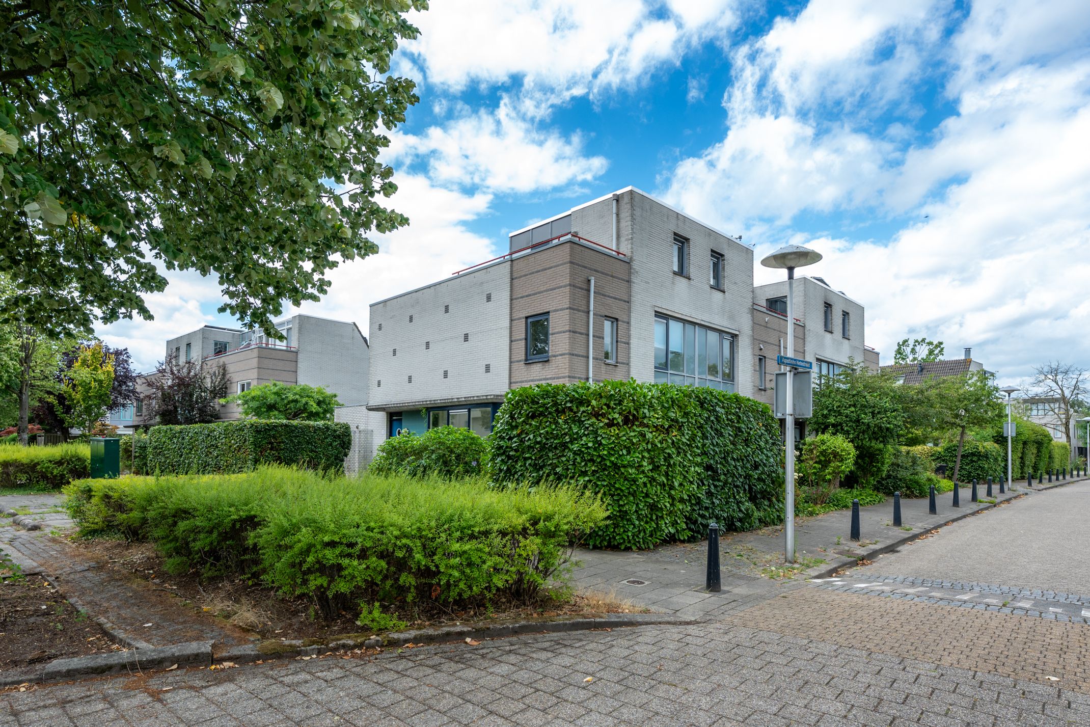 Foto 39 van Aartsbisschop Romerostraat 592