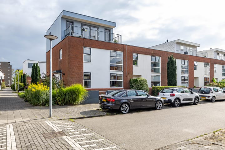 Foto 7 van L.B. Pearsonstraat 34