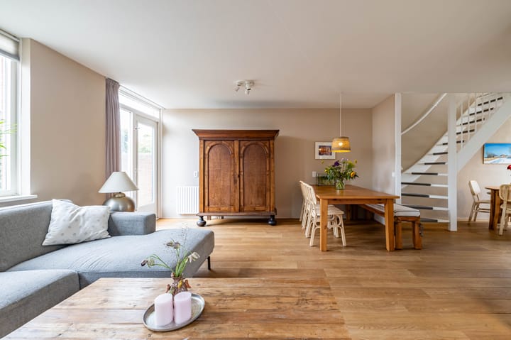 Foto 10 van L.B. Pearsonstraat 34