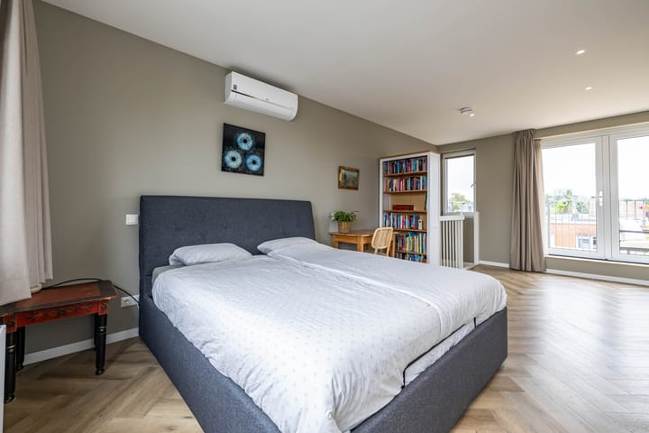 Foto 42 van L.B. Pearsonstraat 34