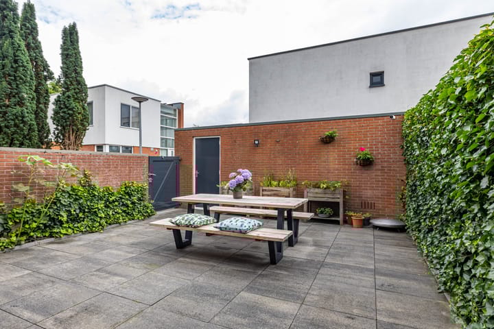 Foto 63 van L.B. Pearsonstraat 34