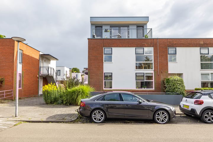 Foto 74 van L.B. Pearsonstraat 34