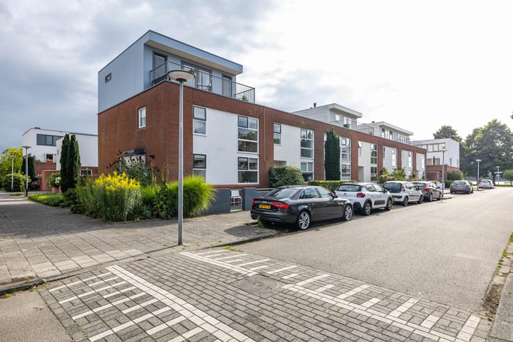 Foto 75 van L.B. Pearsonstraat 34