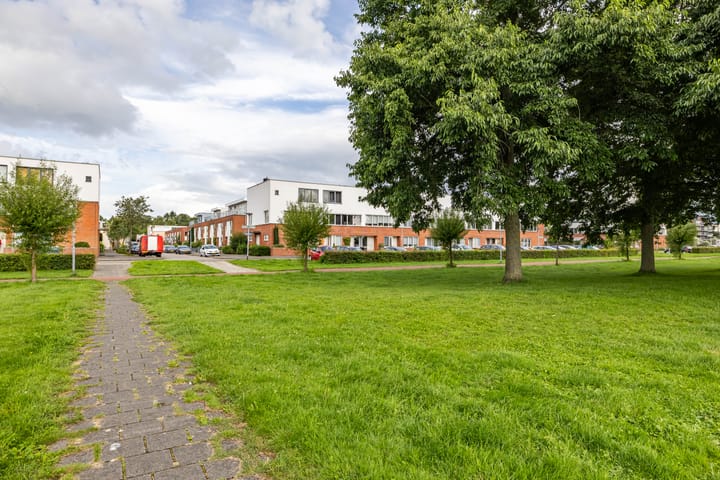 Foto 76 van L.B. Pearsonstraat 34