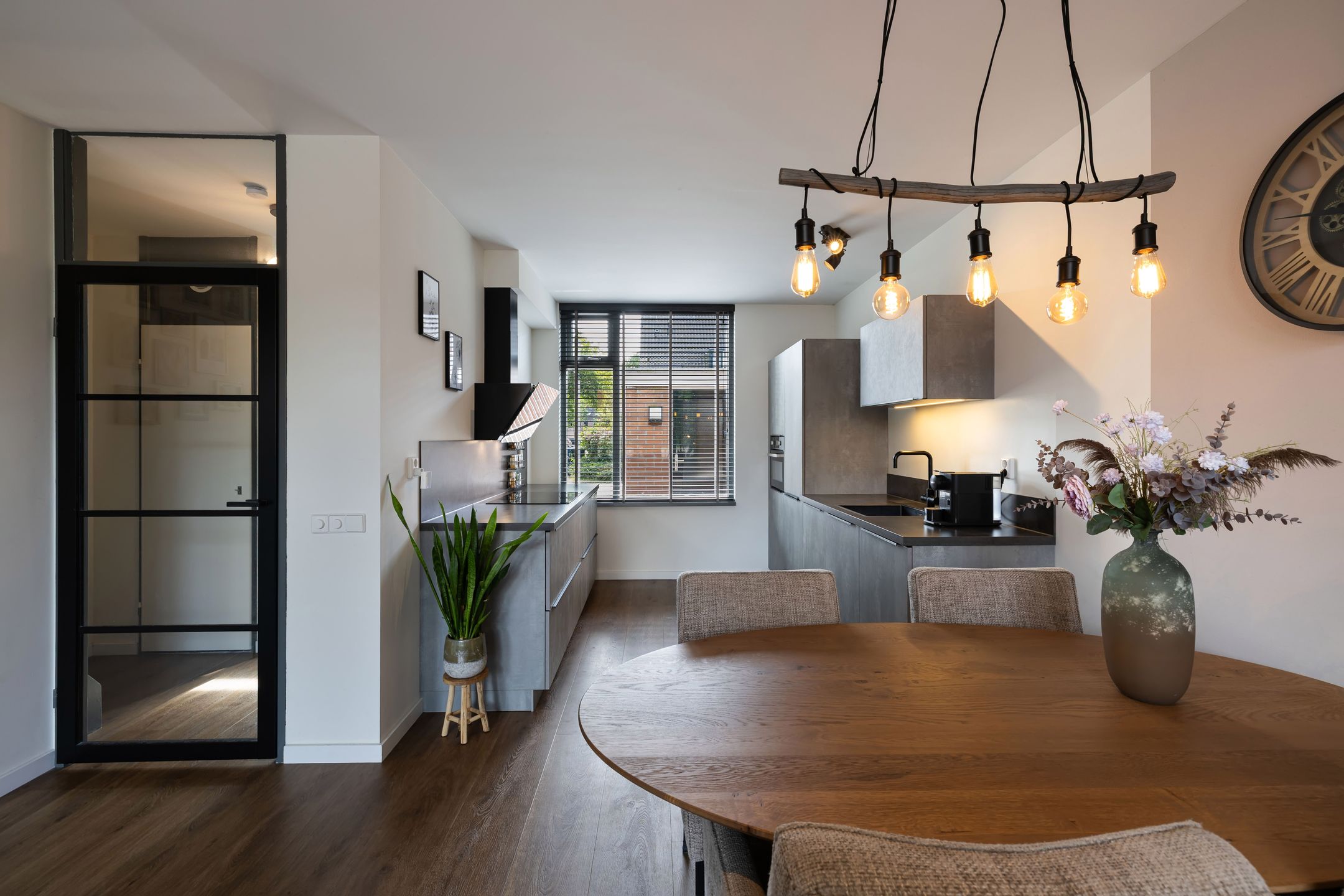 Photo 15 of Hovenierstraat 11