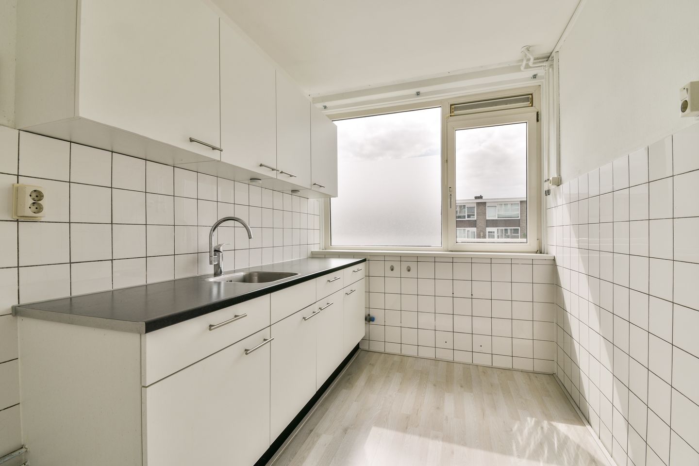 Photo 4 of Van Oldenbarneveltplein 102