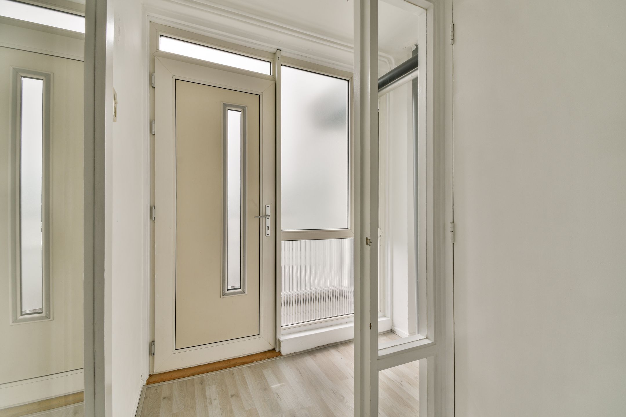 Photo 6 of Van Oldenbarneveltplein 102